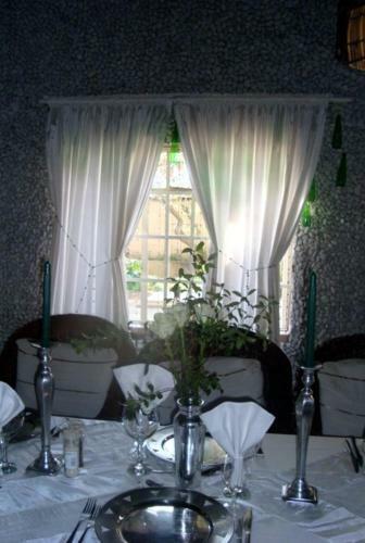 Hostal 44 On Ennis Guest Lodge And Restaurant
