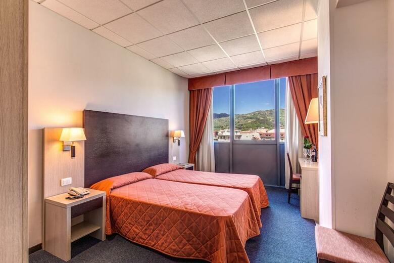 Hotel Tuscany Inn