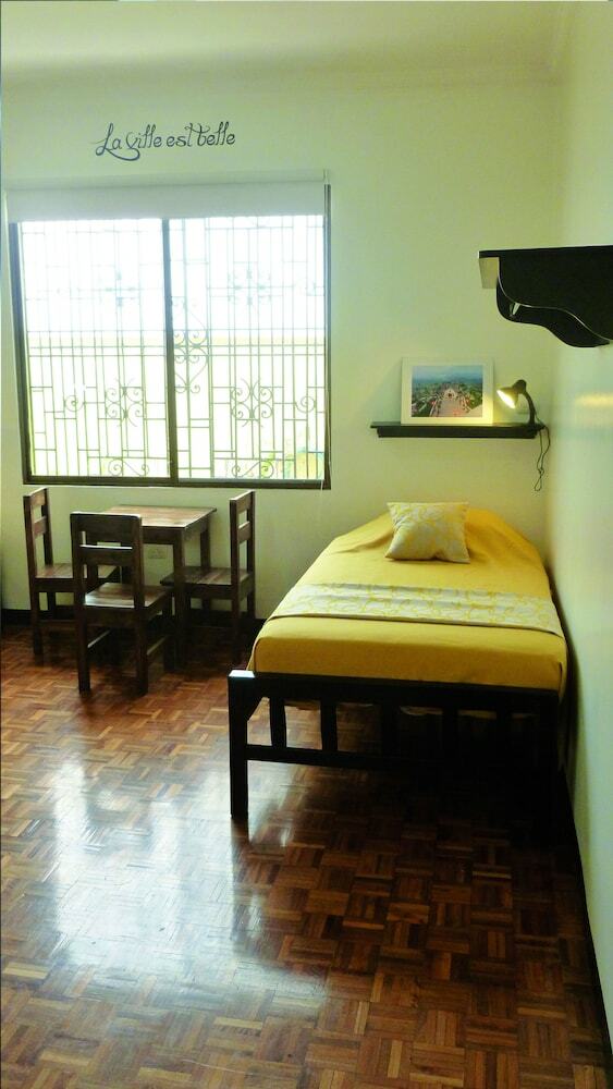 Hostal Villa64