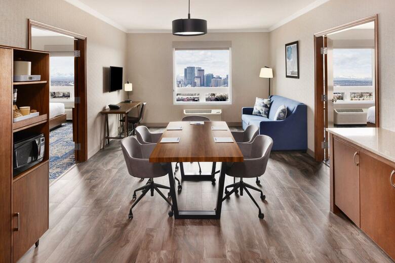 Hotel Four Points By Sheraton Calgary Airport