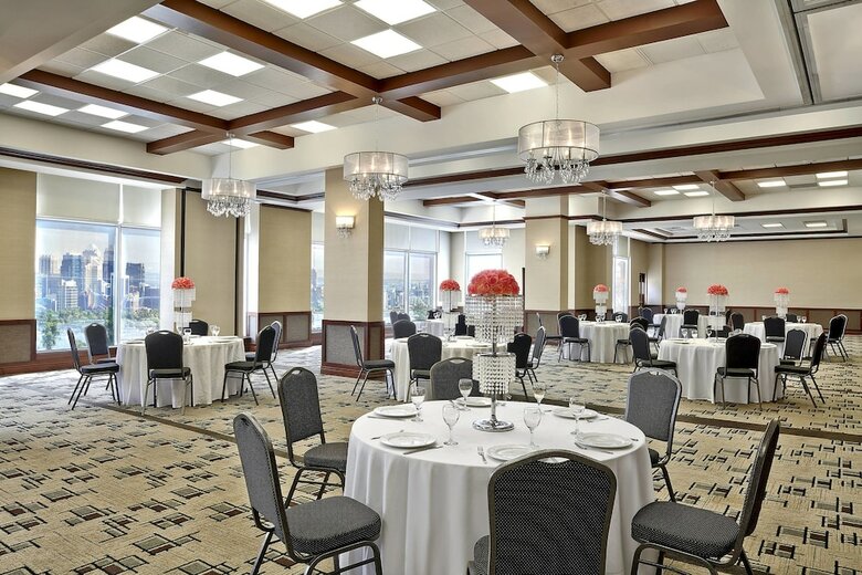 Hotel Four Points By Sheraton Calgary Airport