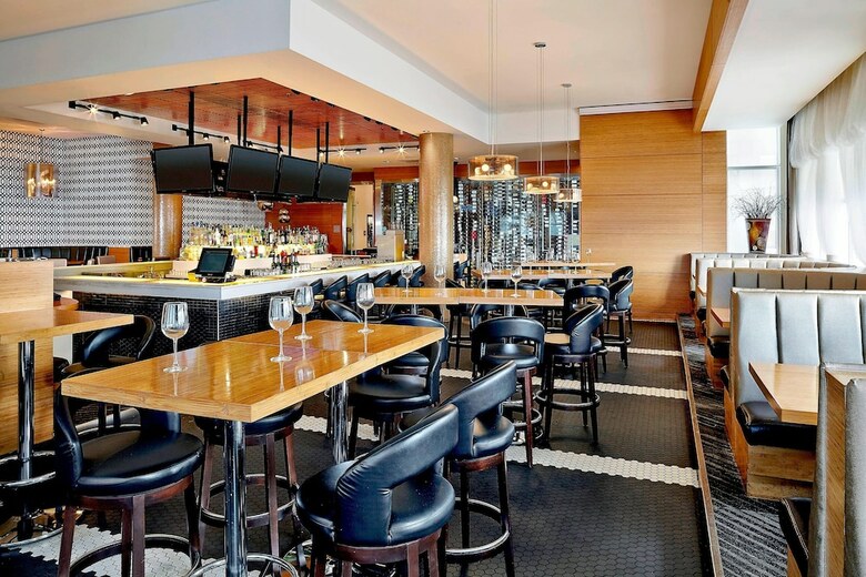 Hotel Four Points By Sheraton Calgary Airport