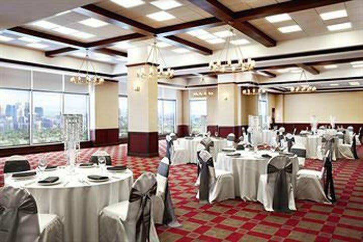 Hotel Four Points By Sheraton Calgary Airport