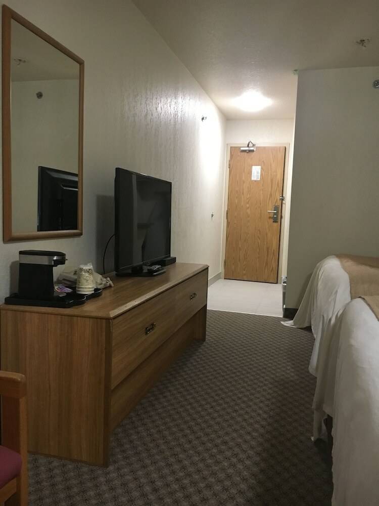 Hotel Lakeview Inns & Suites - Edson East
