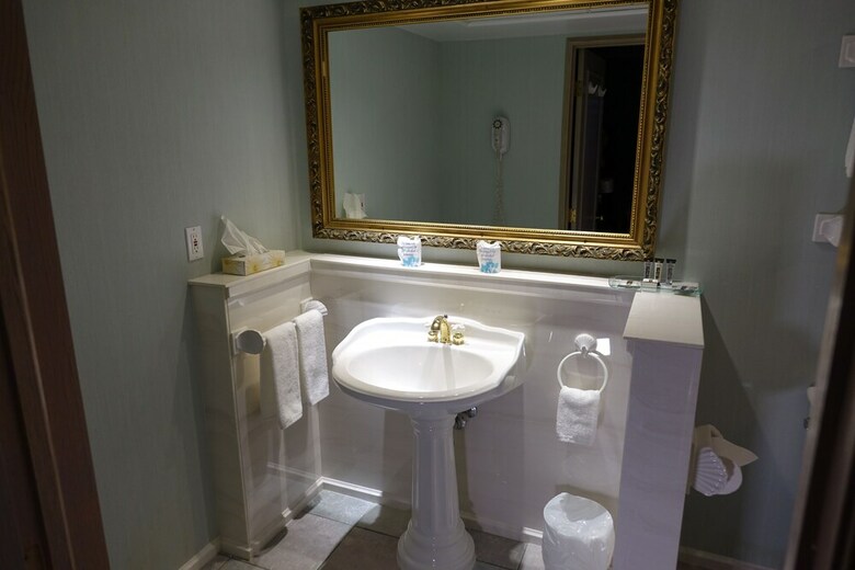Chateau Louis Hotel & Conference Centre