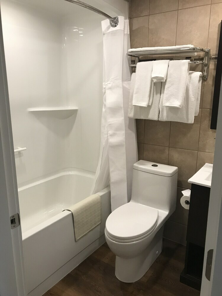 Chateau Louis Hotel & Conference Centre