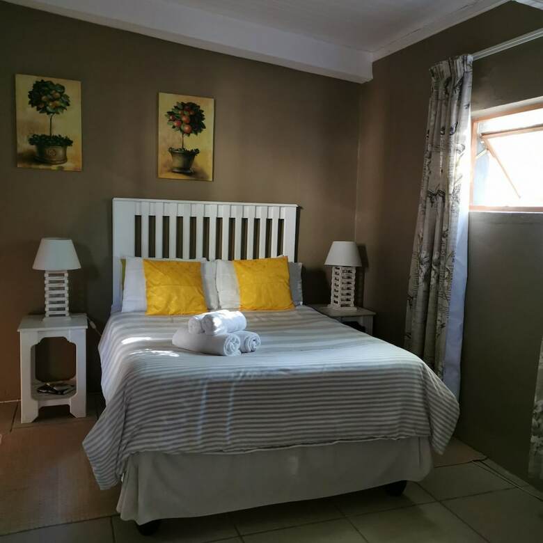 Hostal Flametree Guesthouse