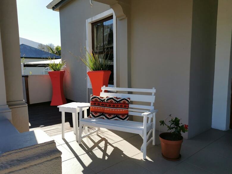 Hostal Flametree Guesthouse