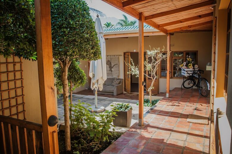Hostal Guesthouse Larachelle