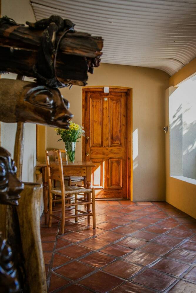Hostal Guesthouse Larachelle