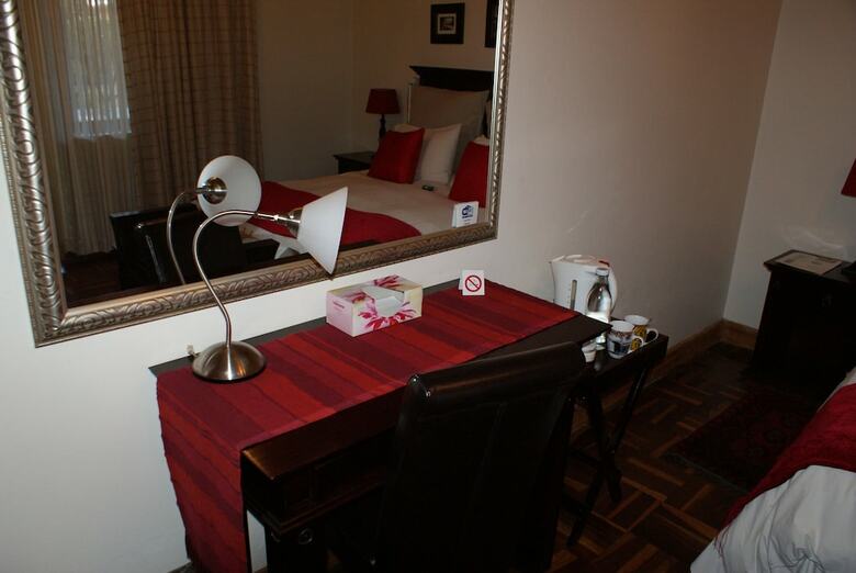 Hostal Hampton House Guest House