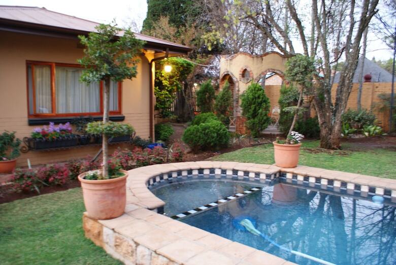 Hostal Hampton House Guest House