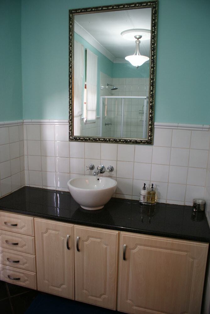 Hostal Hampton House Guest House