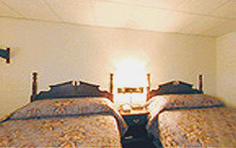Hotel Fireside Inn & Suites