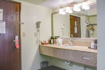 Hotel Alexis Inn & Suites