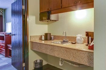 Hotel Alexis Inn & Suites