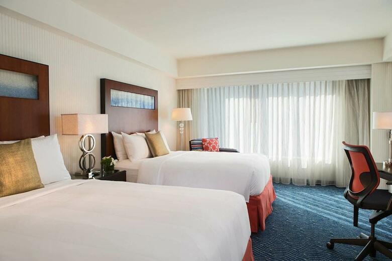 Hotel Renaissance Boston Waterfront
