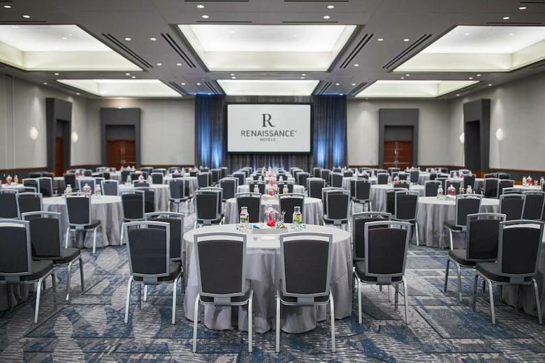 Hotel Renaissance Boston Waterfront