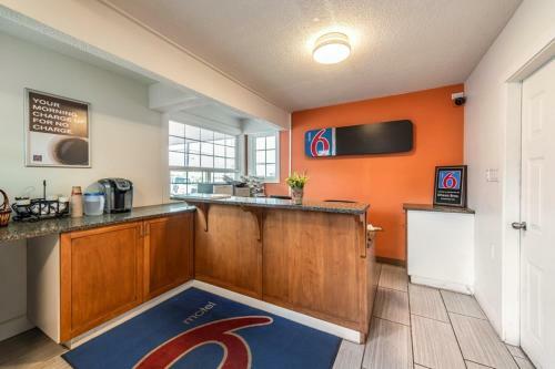 Skyline Motel