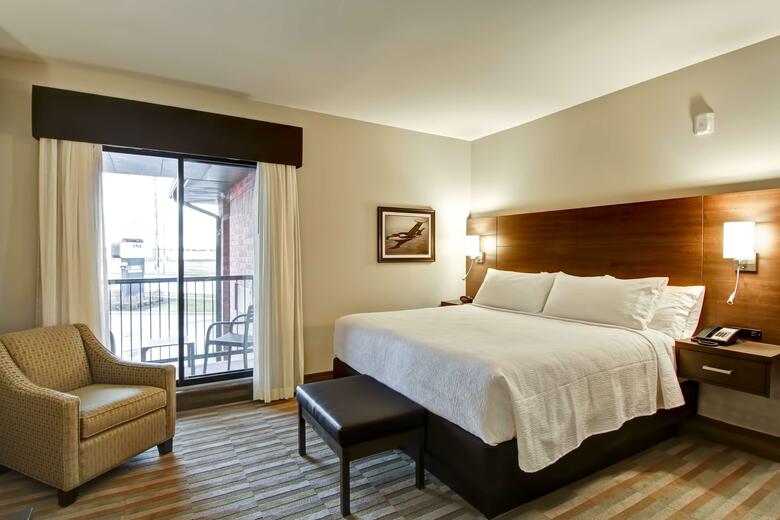 Hotel London Airport Inn & Suites