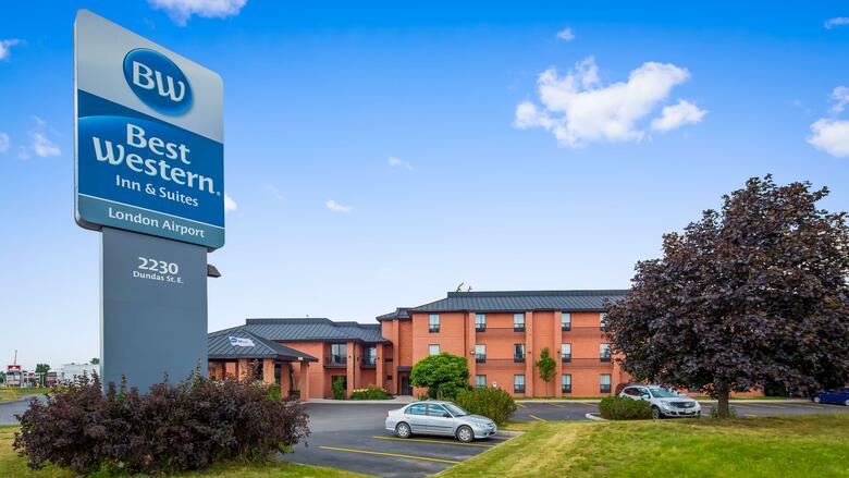Hotel London Airport Inn & Suites