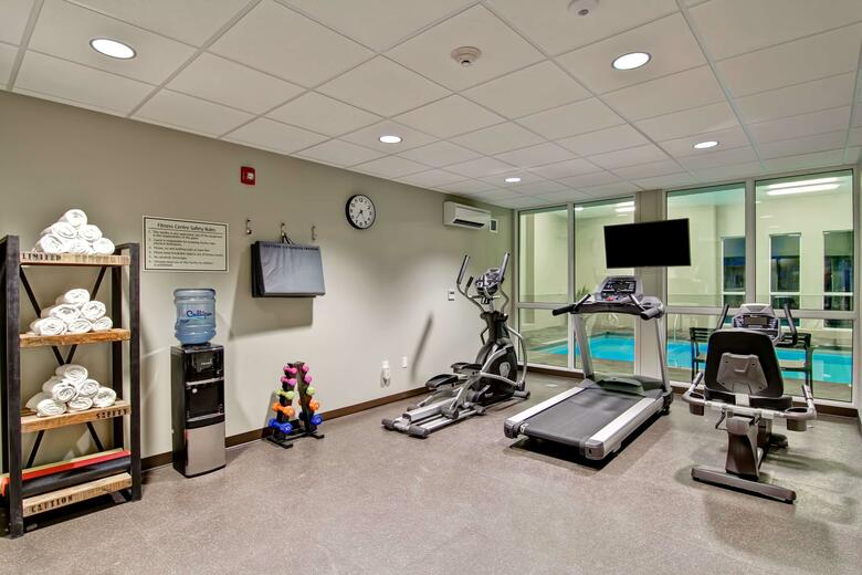 Hotel London Airport Inn & Suites
