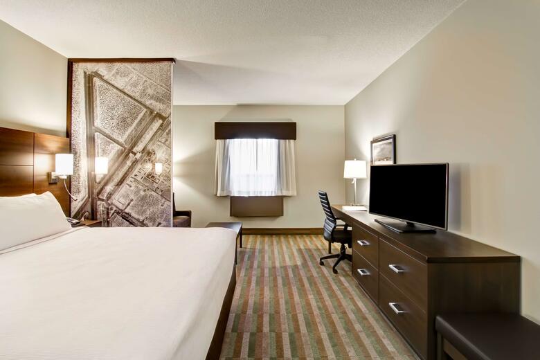 Hotel London Airport Inn & Suites