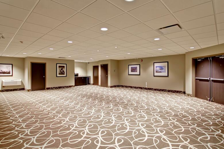 Hotel London Airport Inn & Suites