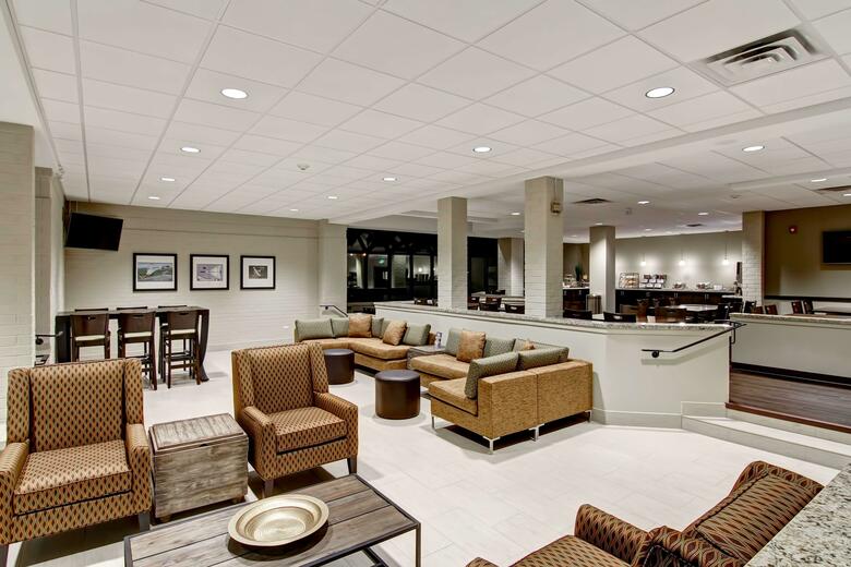 Hotel London Airport Inn & Suites