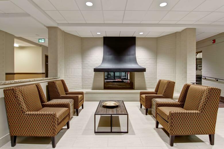 Hotel London Airport Inn & Suites