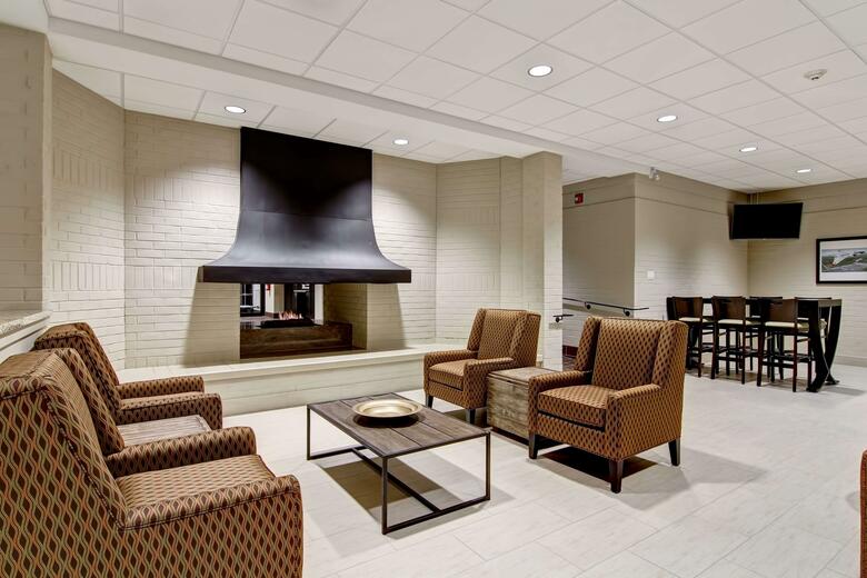 Hotel London Airport Inn & Suites