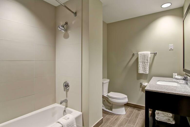 Hotel London Airport Inn & Suites