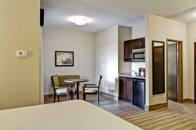 Hotel London Airport Inn & Suites