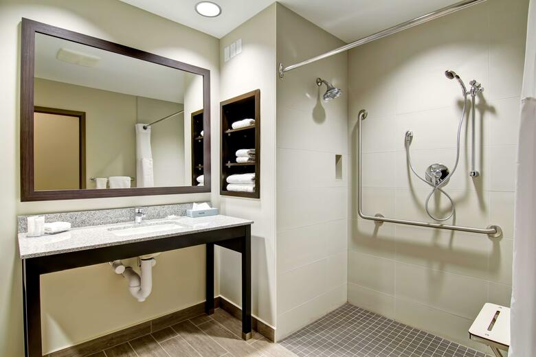 Hotel London Airport Inn & Suites