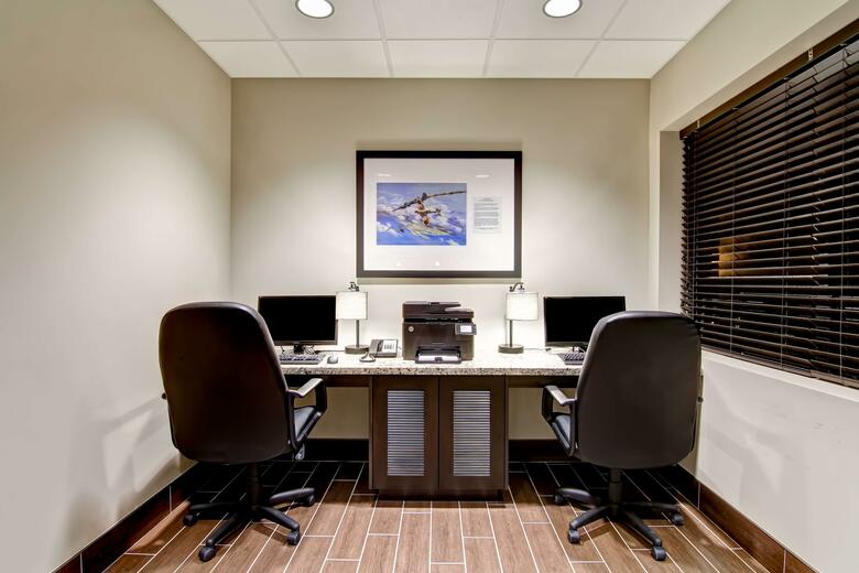 Hotel London Airport Inn & Suites