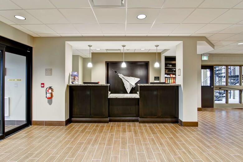 Hotel London Airport Inn & Suites