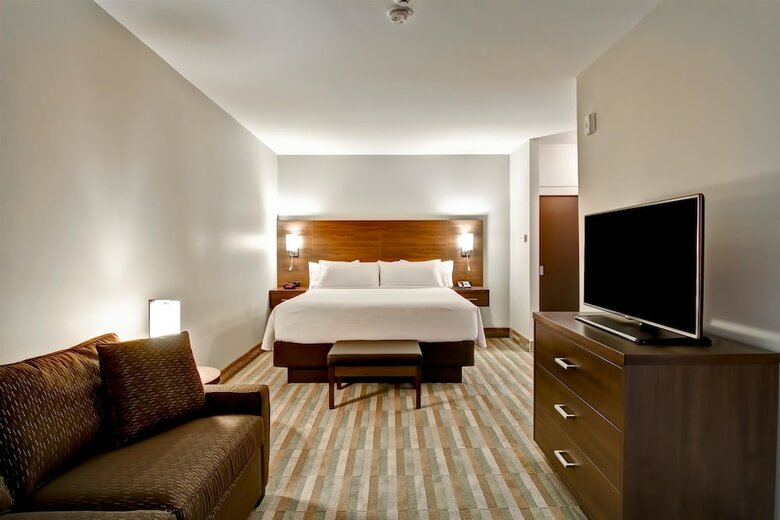 Hotel London Airport Inn & Suites