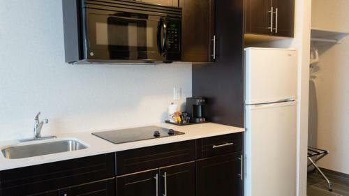 Hotel Ramada By Wyndham Moose Jaw