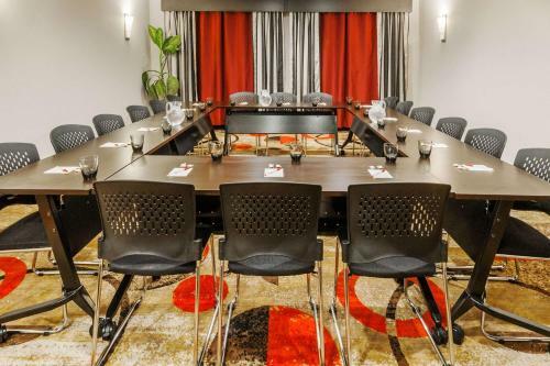 Hotel Ramada By Wyndham Moose Jaw
