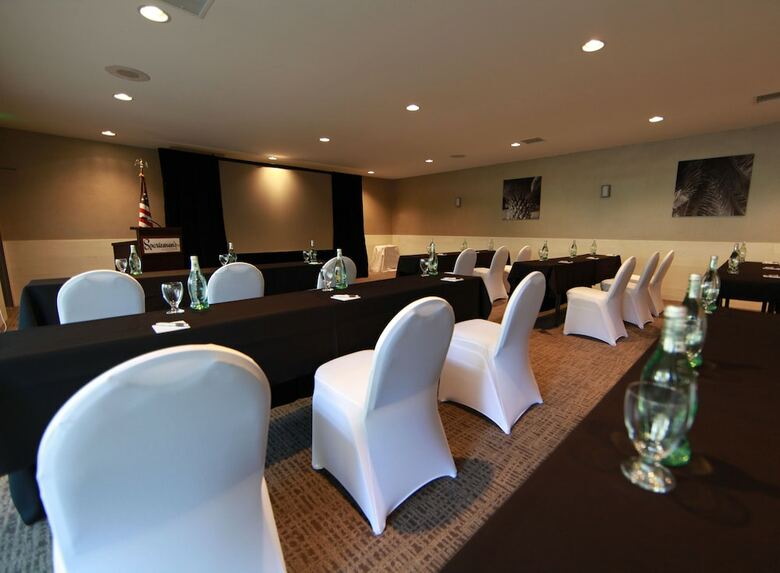 Hotel Sportsmen's Lodge