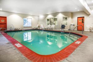 Hotel Comfort Inn & Suites Galt - Lodi North