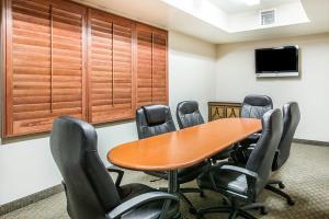 Hotel Comfort Inn & Suites Galt - Lodi North