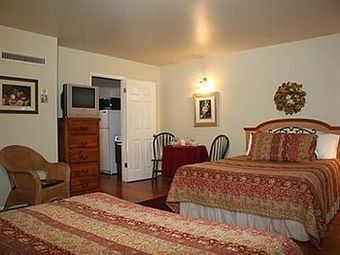 Posada Meadowlark Inn