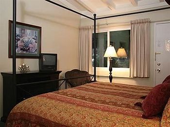 Posada Meadowlark Inn