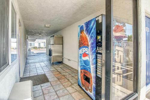 Motel 6 Stockton - Charter Way West