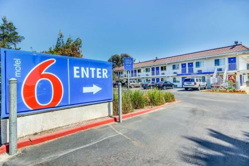 Motel 6 Stockton - Charter Way West