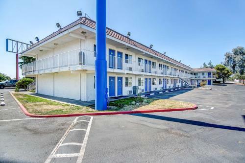 Motel 6 Stockton - Charter Way West
