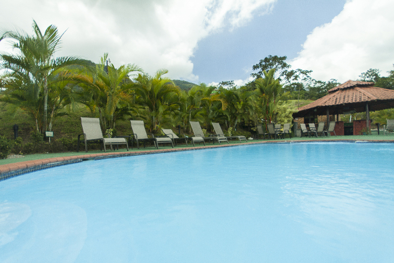 Hotel Green Lagoon Falls Park Lodge