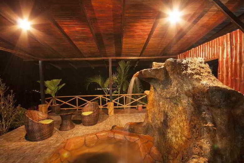 Hotel Green Lagoon Falls Park Lodge