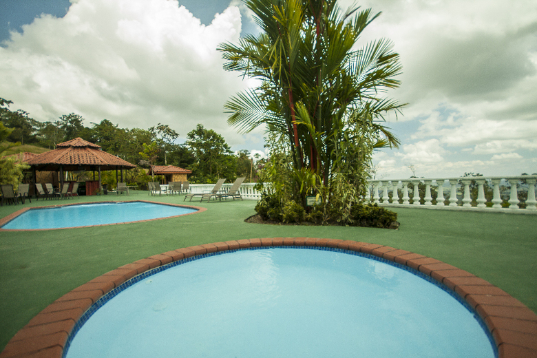 Hotel Green Lagoon Falls Park Lodge